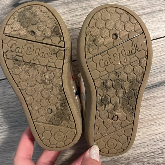 Cat & Jack like new toddler Velcro shoes size 5 worn once multicolor - Picture 2 of 4